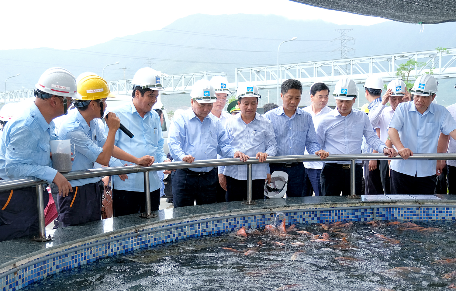 Thủ[-]tướng[-]thị[-]sát[-]hoạt[-]động,[-]làm[-]việc[-]với[-]Formosa[-]Hà[-]Tĩnh